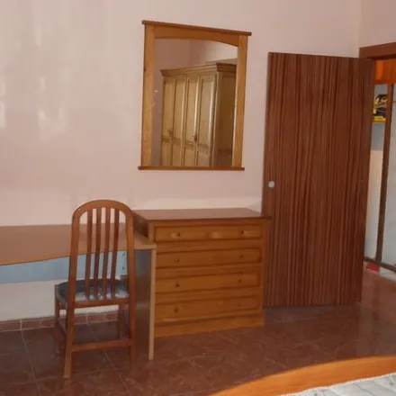 Rent this 5 bed room on Calle Diego Fecet in 7, 50009 Zaragoza