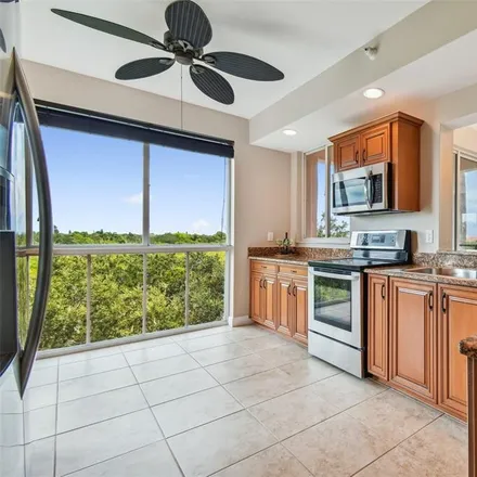 Image 4 - Dolphin Cay Lane South, Saint Petersburg, FL 33711, USA - Condo for sale
