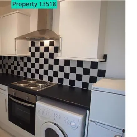 Image 1 - Abbeydale Mount, Leeds, LS5 3RA, United Kingdom - Apartment for rent