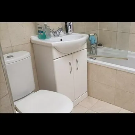 Image 6 - Mellow Purgess Close, Basildon, SS15 5FQ, United Kingdom - Townhouse for rent