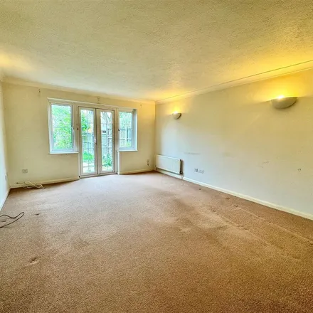 Image 3 - Millview Meadows, Sutton, SS4 1DJ, United Kingdom - Duplex for rent