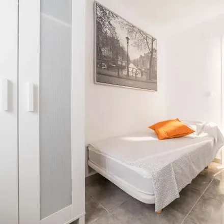 Rent this 4 bed apartment on Carrer de l'Arquitecte Tolsà in 16, 46019 Valencia