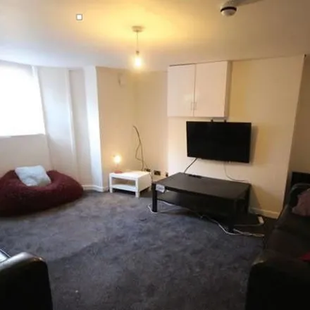 Image 3 - 37 Brudenell Mount, Leeds, LS6 1HT, United Kingdom - Townhouse for rent