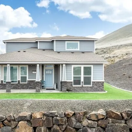 Buy this 4 bed house on 6091 Velonia Drive in West Richland, WA 99353