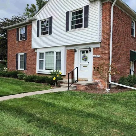 Buy this 2 bed condo on 650 Cadieux Road in Grosse Pointe, Wayne County