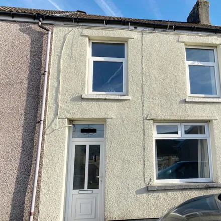 Rent this 2 bed townhouse on Rhymney Convenience Store in Kings Avenue, Rhymney