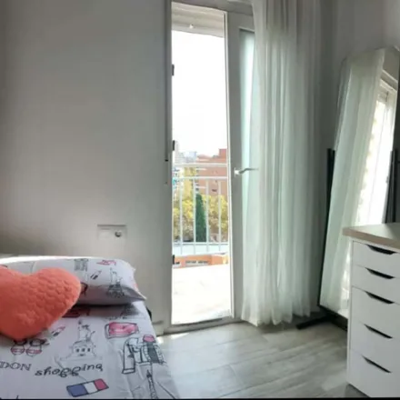 Rent this 5 bed room on Associació Lliure in Carrer de Cantàbria, 72