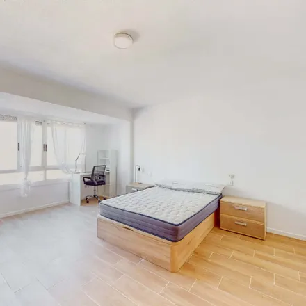 Rent this 5 bed room on Carrer del Mestre Vives / Calle Maestro Vives in 12002 Castelló de la Plana, Spain