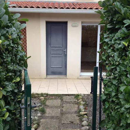 Rent this 2 bed apartment on Aubinels in 31330 Grenade, France