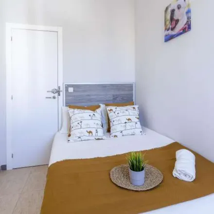 Image 8 - Egunon, Carrer d'Alberic, 46008 Valencia, Spain - Apartment for rent