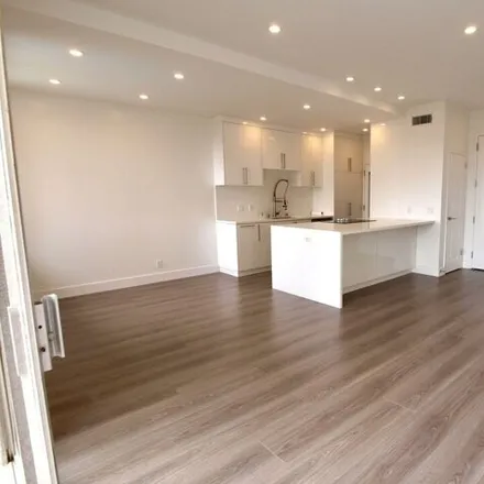 Rent this 1 bed condo on 187 South Wetherly Drive in Los Angeles, CA 90048