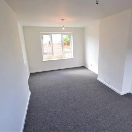 Image 3 - Chell Grove, Newcastle-under-Lyme, ST5 8HY, United Kingdom - Duplex for rent