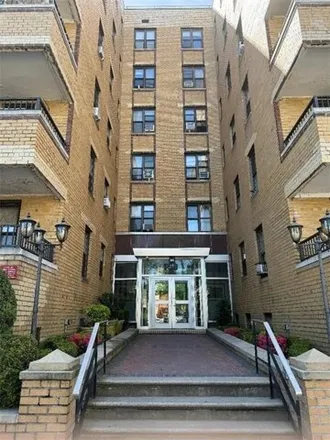 Buy this studio apartment on 150 W End Ave Apt 5h in Brooklyn, New York