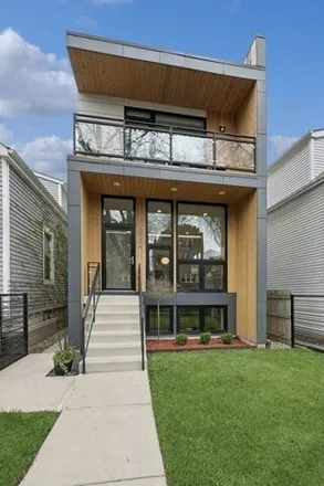 Image 1 - 2024 North Whipple Street, Chicago, IL 60647, USA - House for sale