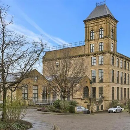 Buy this 2 bed apartment on Meadow Road in Bradford, BD10 0LS