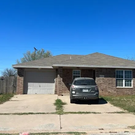 Rent this 3 bed house on 1471 East 25th Street in Lubbock, TX 79404
