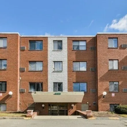 Buy this 2 bed condo on 900 Governor's Drive in Winthrop Beach, Winthrop