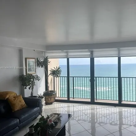 Buy this 2 bed condo on 334 Jasmine Terrace in Beverly Beach, Hollywood