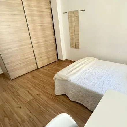 Rent this 3 bed room on Ramón in Calle Doctor González Meneses, 41009 Seville