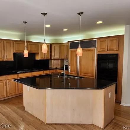Image 9 - 5085 Village Commons Drive, West Bloomfield Township, MI 48322, USA - House for rent