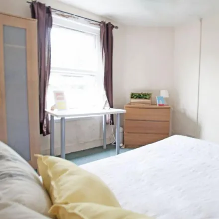 Rent this 7 bed room on Hornsey Park Road in London, N8 0JY