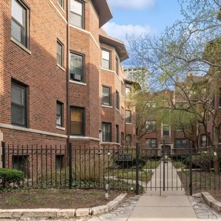Buy this 1 bed condo on 527-537 West Brompton Avenue in Chicago, IL 60657