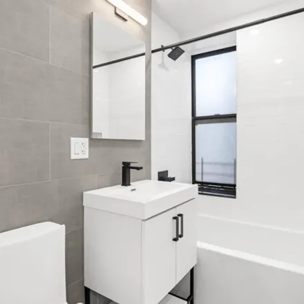 Image 9 - 105 Bennett Avenue, New York, NY 10033, USA - Condo for sale