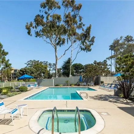 Image 6 - 240 The Village, Redondo Beach, CA 90277, USA - Apartment for rent