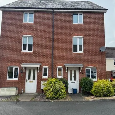 Rent this 4 bed townhouse on James Stephens Way in Chepstow, NP16 5GE