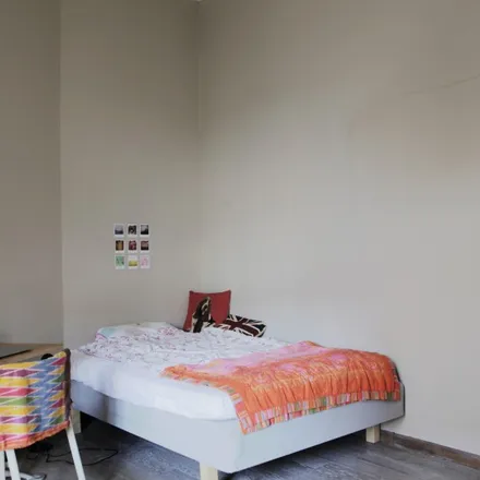 Rent this 8 bed room on Rue T'Kint - T'Kintstraat 11 in 1000 Brussels, Belgium