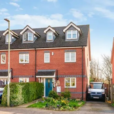 Buy this 3 bed townhouse on Griffin Close in Twyford, OX17 3HR