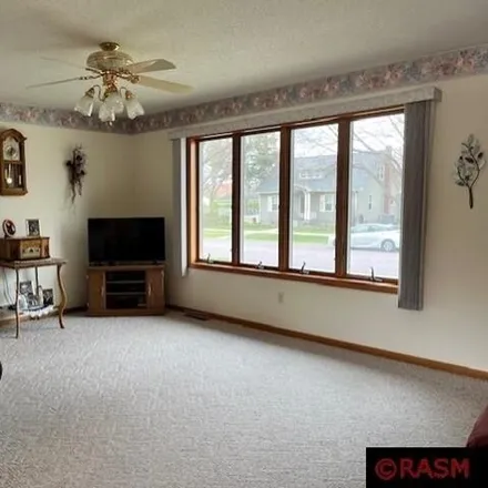 Image 3 - 325 West Chestnut Street, St. Peter, MN 56082, USA - House for sale