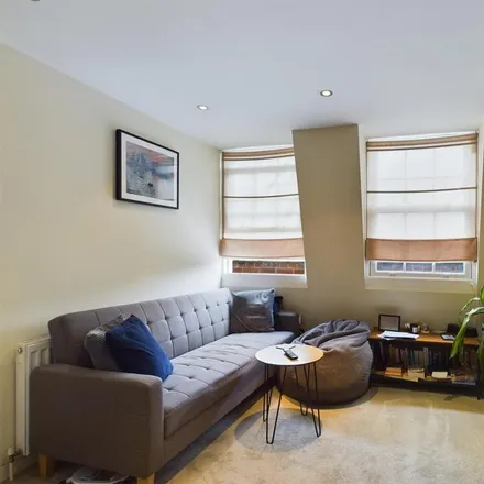 Rent this 1 bed apartment on Poundland in 18-22 King Street, London