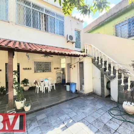 Buy this 7 bed house on Rua Copaíba in Vila Kosmos, Rio de Janeiro - RJ