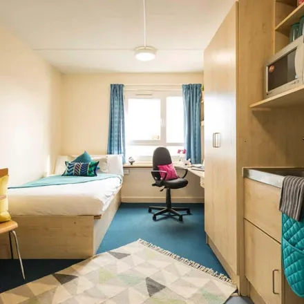 Rent this studio apartment on Bellerbys College London in Stowage, London