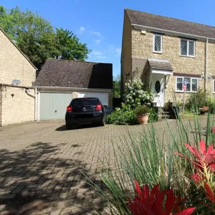 Buy this 3 bed duplex on Insall Road in Chipping Norton, OX7 5LF