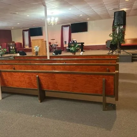 Image 5 - Silver Street Pentecostal Church, 701 North Silver Street, Olney, IL 62450, USA - House for sale