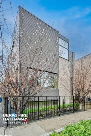Image 1 - 2017 West Shakespeare Avenue, Chicago, IL 60647, USA - House for sale