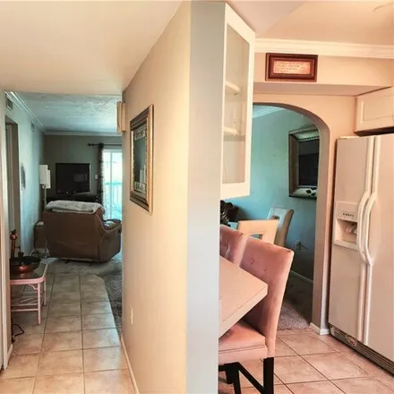 Image 3 - 2125 Collier Avenue, Fort Myers, FL 33901, USA - Condo for sale