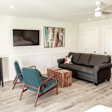 Image 4 - SaltWater Suites, 605 North Topsail Drive, Surf City, NC 28445, USA - House for rent