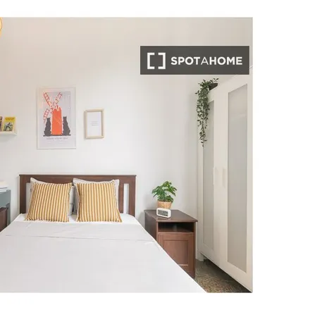 Rent this 7 bed room on Kivet Clíniques Veterinàries in Carrer d'Aribau, 08001 Barcelona