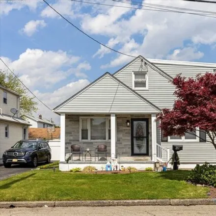 Buy this 4 bed house on 267 New Street in Lyndhurst, NJ 07071