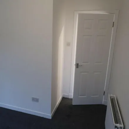 Image 5 - Beith Road, Elderslie, PA5 8YL, United Kingdom - Apartment for rent