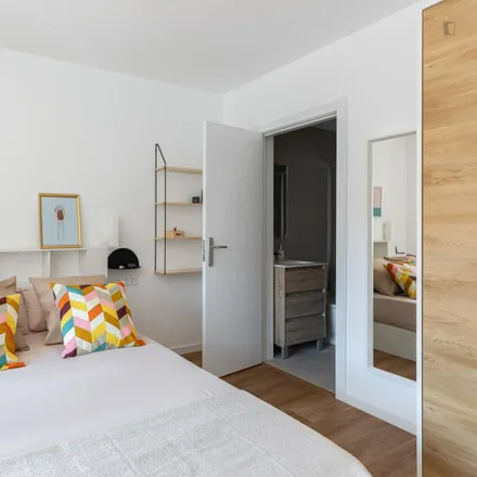 Rent this 2 bed room on Avinguda de Madrid in 110, 08001 Barcelona
