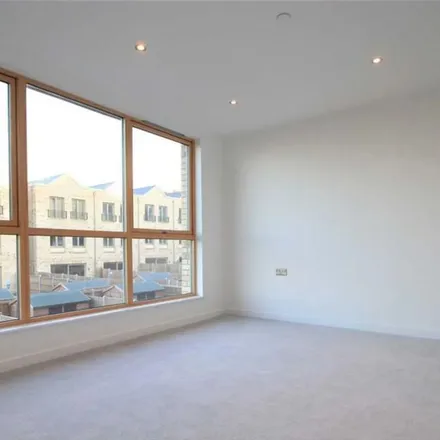 Image 7 - Cornelius House, Handley Page Road, London, IG11 0UF, United Kingdom - Townhouse for rent