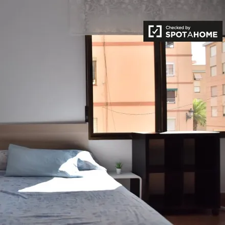 Rent this 6 bed room on Hort de les Camèlies in Carrer del Marí Albesa, 46023 Valencia