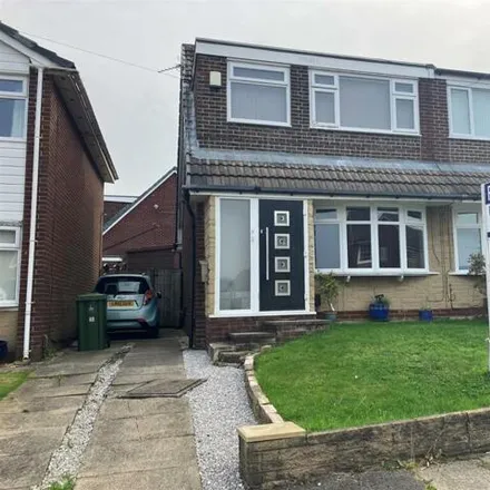 Buy this 3 bed duplex on Cheviot Close in Horwich, BL6 7DF