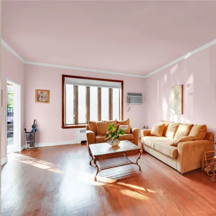 Image 3 - 100-23 67th Drive, New York, NY 11375, USA - Townhouse for sale
