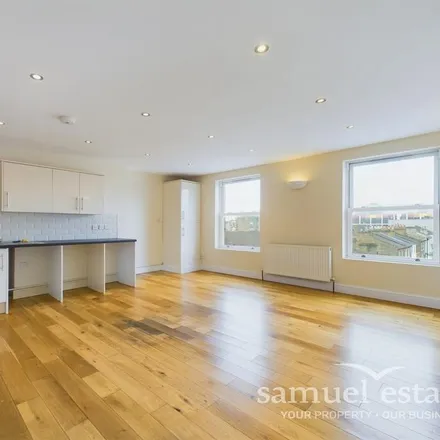 Rent this 1 bed apartment on Foot Path 659 in London, SE25 5QU
