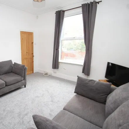 Image 3 - Methley Mount, Leeds, LS7 3NG, United Kingdom - Townhouse for rent